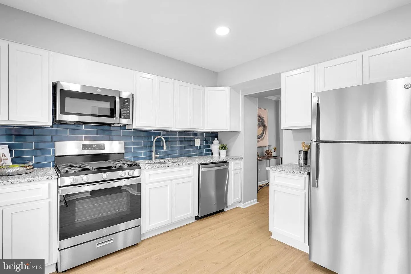 3 bed, 2.5 bath, 1280 sqft, $2,000 — Photo 3