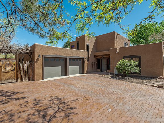 2nd image of 1905 Avenida Las Campanas NW