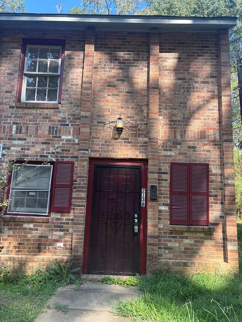 2136 East Dr. Jackson, MS 39204 — Photo 1