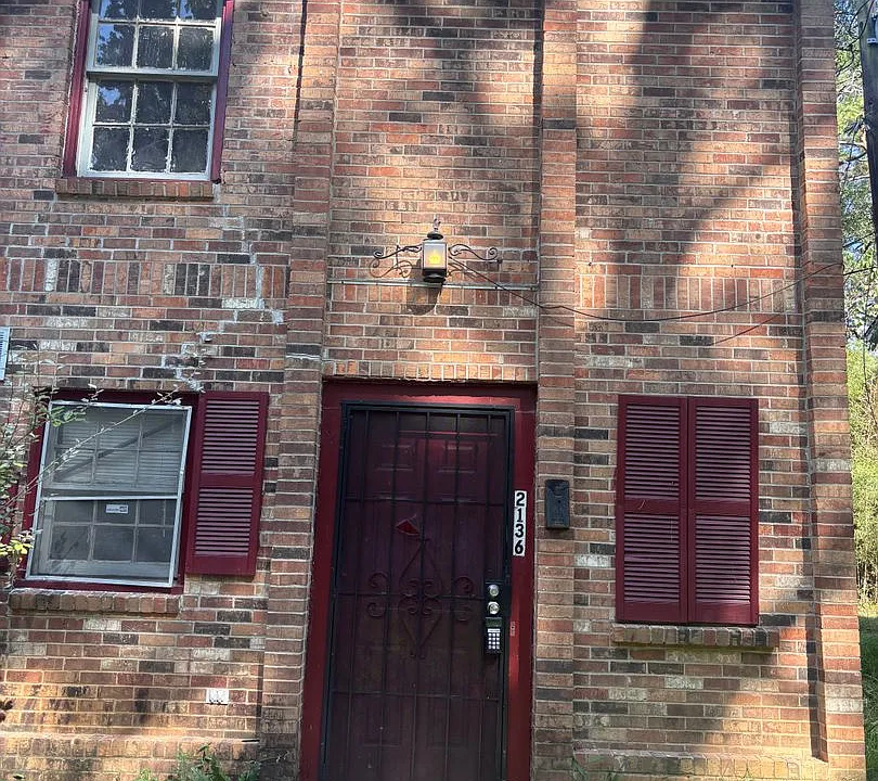2136 East Dr