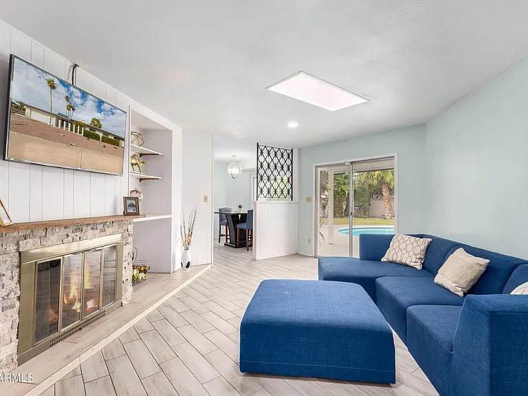 4428 W Laurie Ln — Photo 12