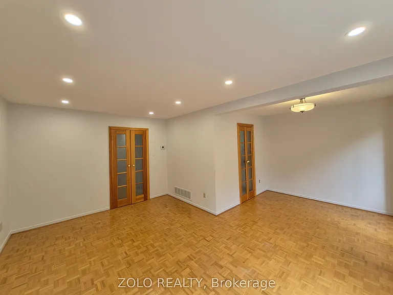 77 Colleen St — Photo 8