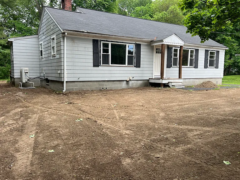 94 Pleasant St — Photo 3
