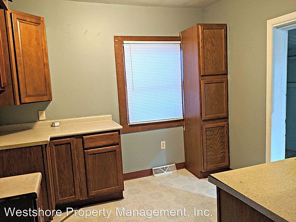 5th image of 169 E Laketon Ave