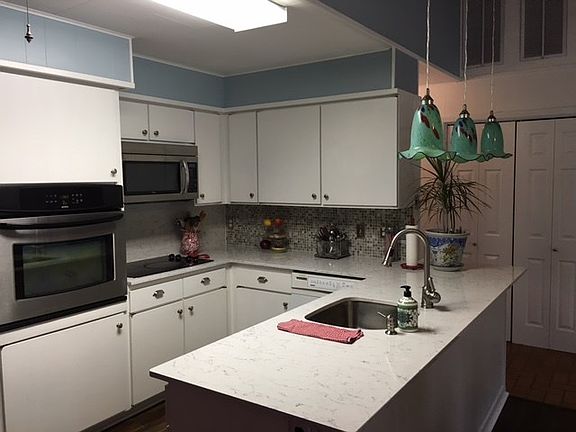 4th image of 13 Mimosa Ln