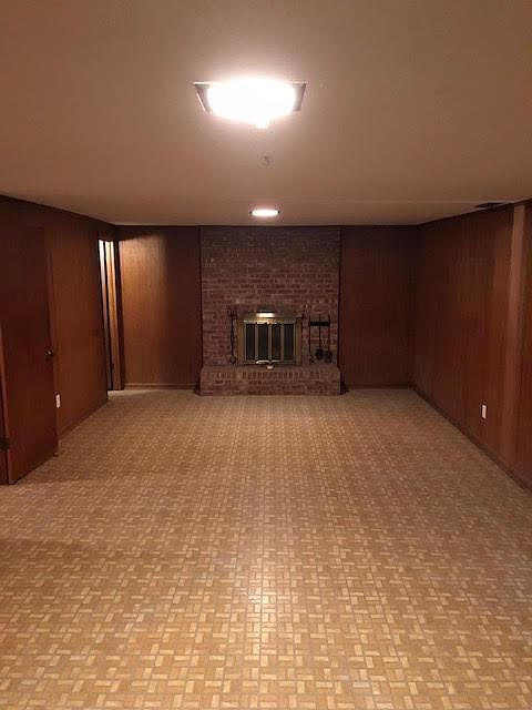2nd image of 2210 N Briarwood Ln