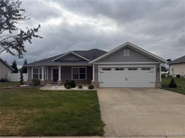 9920 Holy Cross, Breese, IL 62230