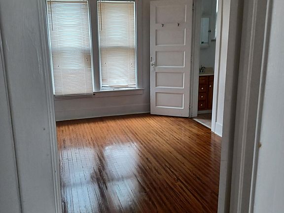 4th image of 821 Michigan Ave #1