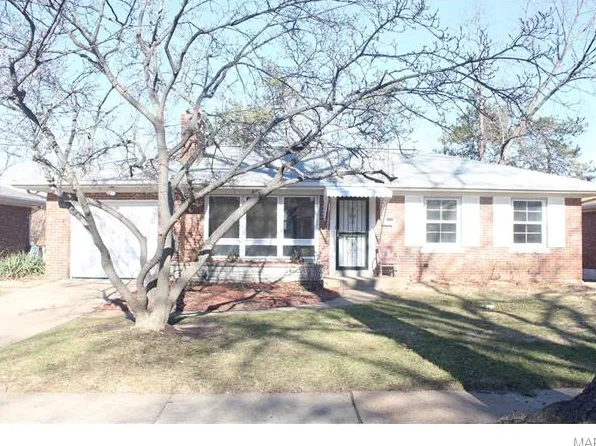 8629 Mayflower Ct, Saint Louis, MO 63132