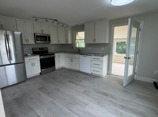 27 Ballard St #2, Easthampton, MA 01027