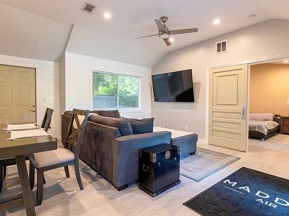 5th image of 3109 SE Amherst Street