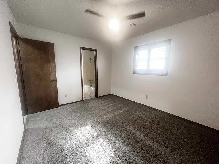 6304 NW 84th St — Photo 13