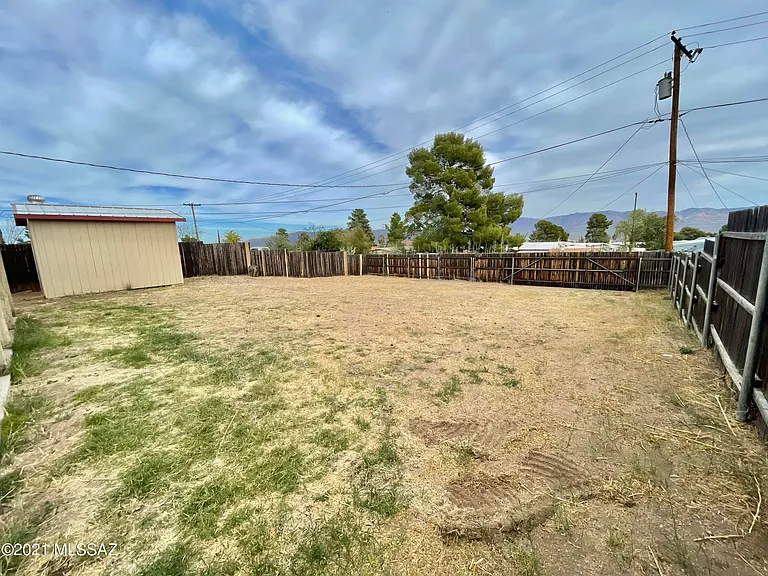233 S Avenue B — Photo 18
