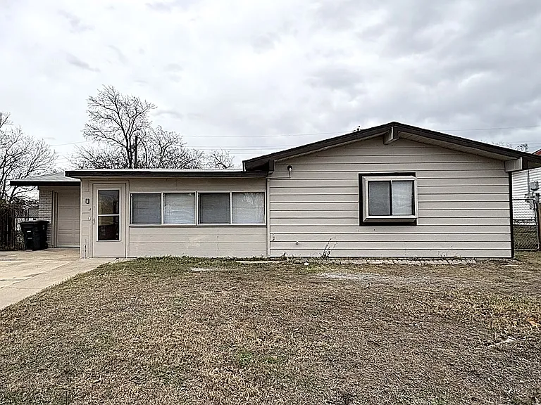 1313 Elia St — Photo 2