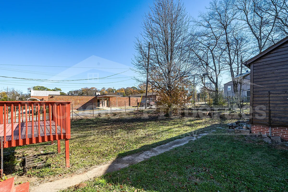 Building Photo - 621 Valley Rd