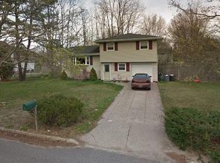 3 Cammann Rd, Coram, NY 11727
