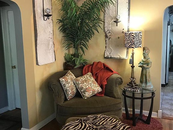 4th image of 1022 Scott Ave