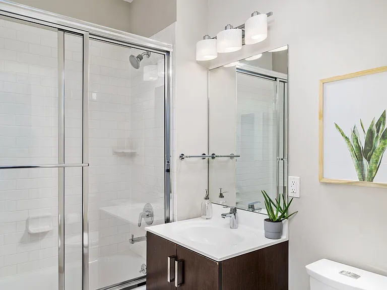 Eleven West — Photo 14