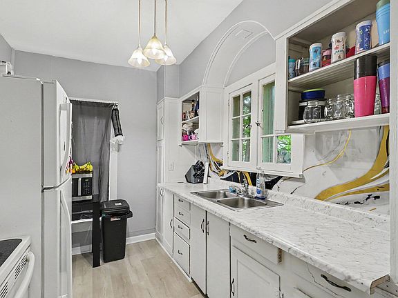 4th image of 610 Union St
