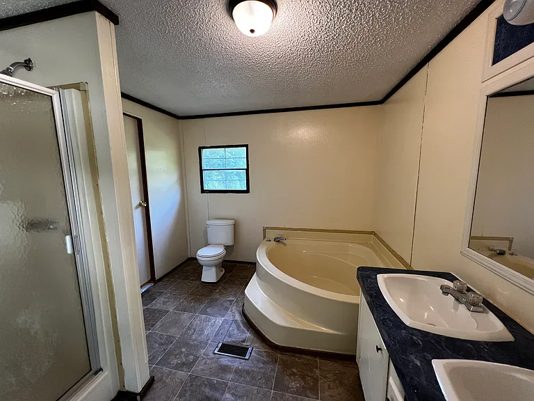 316 Woodmarsh Ln — Photo 4