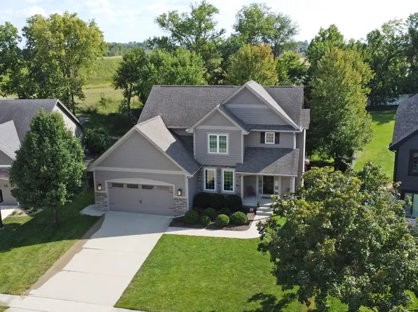 8530 Parkside Cir, West Des Moines, IA 50266