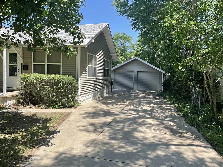 220 S Athenian St — Photo 11