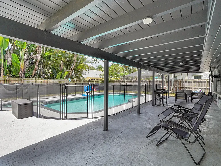 10108 SW 53rd Ct — Photo 37