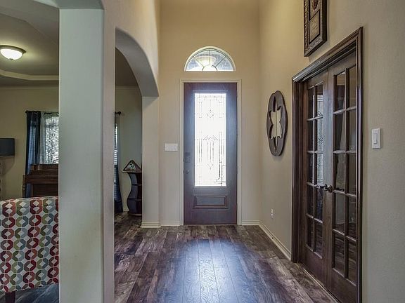 5th image of 1910 Empire Cir