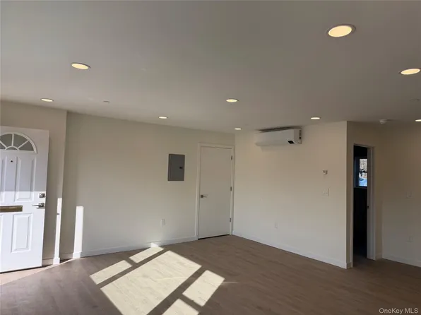 5 Colonial Dr, Wappingers Falls, NY