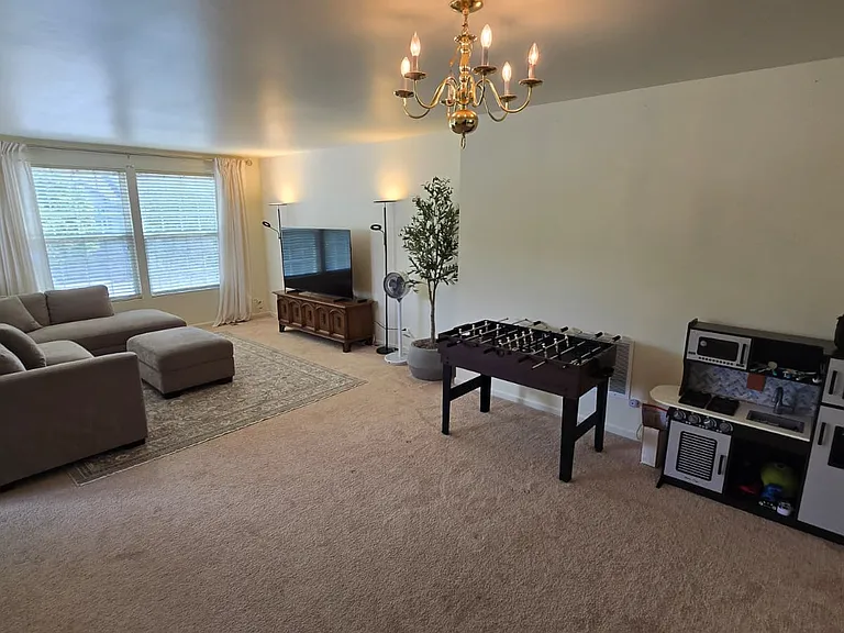 484 Belvedere Ln — Photo 3