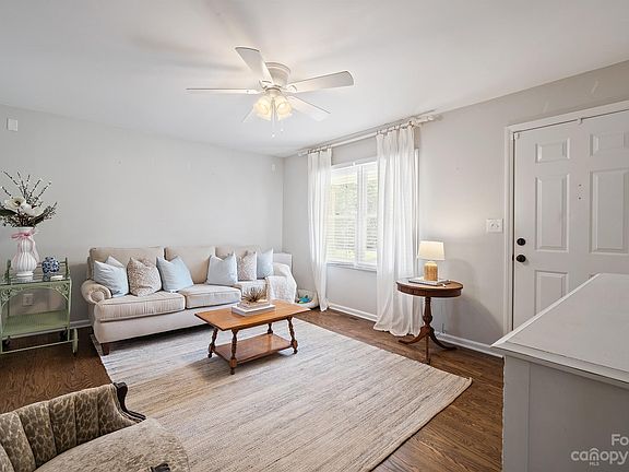 4th image of 147 W Iredell Cir