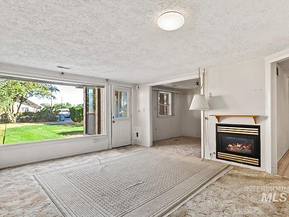2nd image of 2114 Willow St