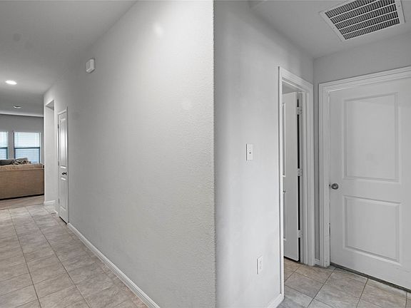 4th image of 3800 Ridgeway Ln