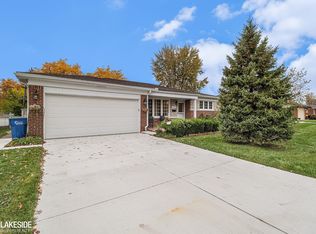 13318 Iowa Dr, Warren, MI