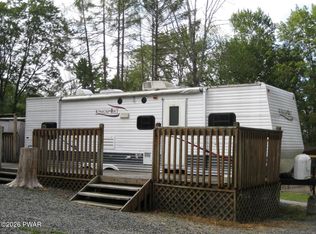 102 Rocky Ln, Hawley, PA