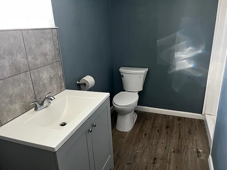 170 Hilton Ave — Photo 16