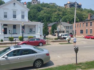 432 W 4th St #2, Dubuque, IA 52001