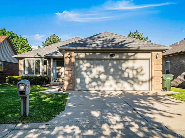 43082 Dante Ct, Sterling Heights, MI 48313