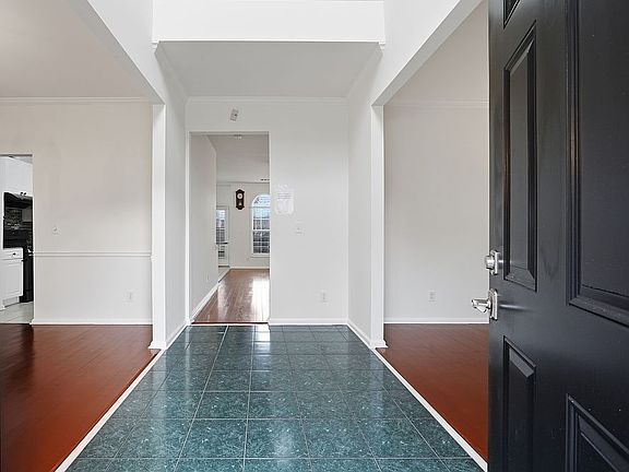 3rd image of 1261 Woodland View Rd