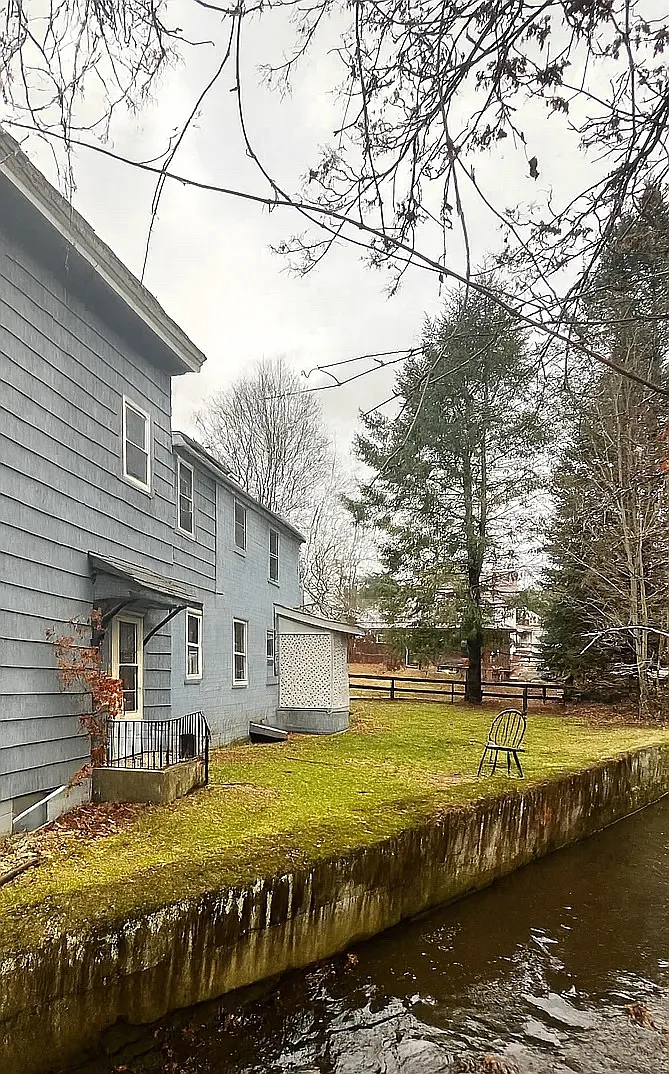 293 Walnut St — Photo 3
