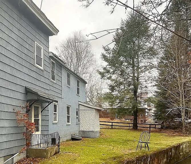 293 Walnut St — Photo 4