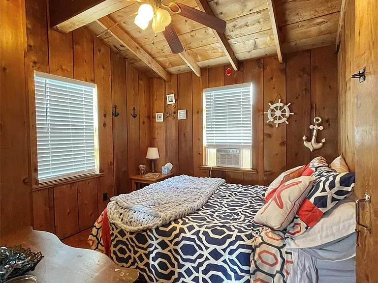 1111 Surf Dr — Photo 17