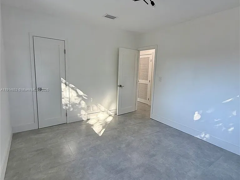 12615 N Miami Ave — Photo 43