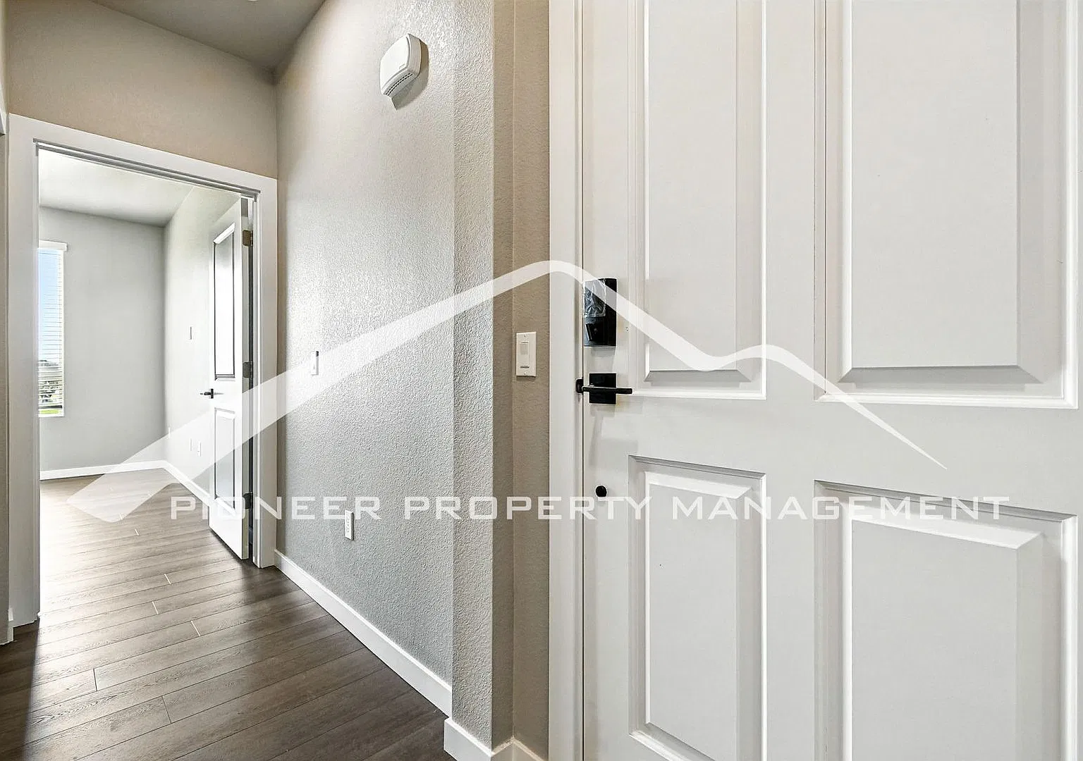 Stunning Condo with Washer/Dryer and Central AC — Photo 4