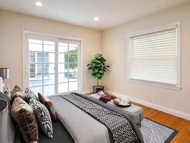 2201 Coldwater Canyon Dr — Photo 10