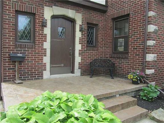 3rd image of 194 Capen Blvd