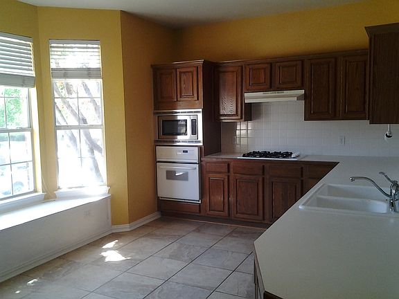 4th image of 2412 Havard Oak Dr