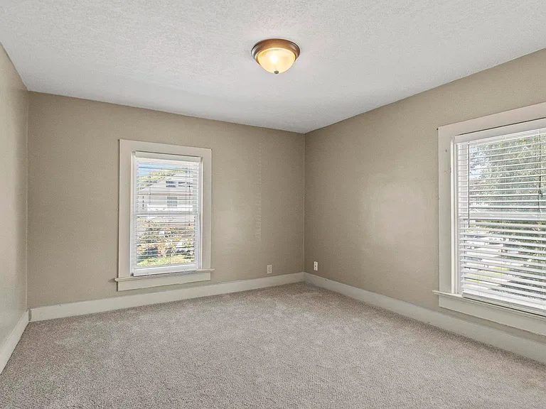 828 Forest Ave — Photo 28