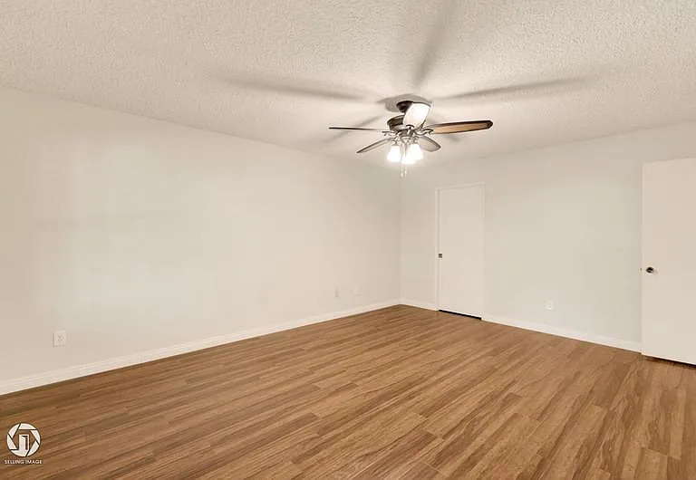 2300 El Portal Dr #49 — Photo 8
