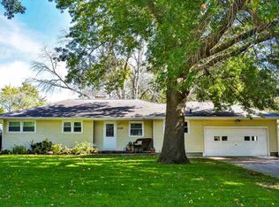 3126 Hillcrest Dr, Cedar Falls, IA